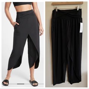 Athleta size small Release pant black flowy Capri